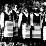 Tuutarin Juhannus 1990. Inkeriläisten kuoro Hatsinasta.